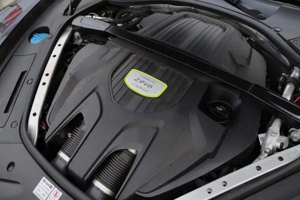 Porsche Panamera Sport Turismo 4 E-Hybrid 19