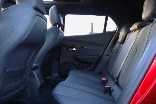 Peugeot e-2008 50 kWh GT 28