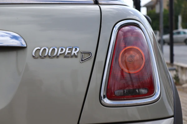 MINI 3 Portas Cooper D 9