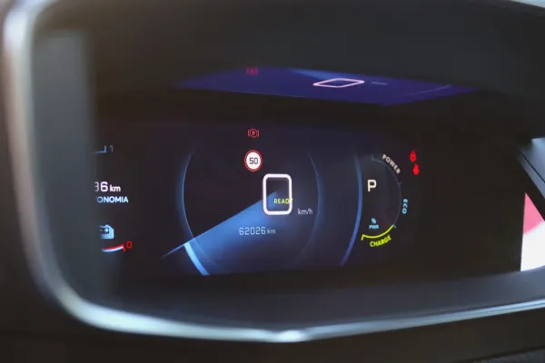 Peugeot e-2008 50 kWh GT 5