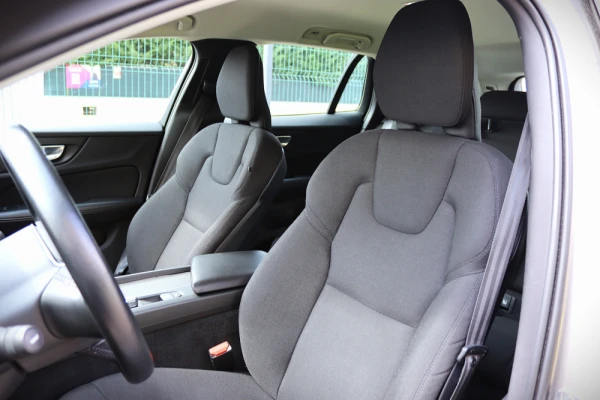Volvo V60 B4 Momentum 17