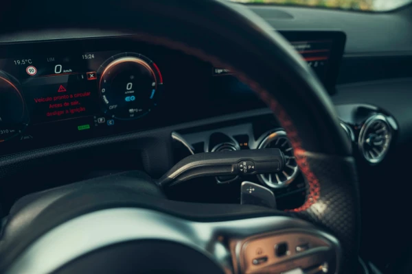 Mercedes-Benz A 250 Limousine e AMG Line 6