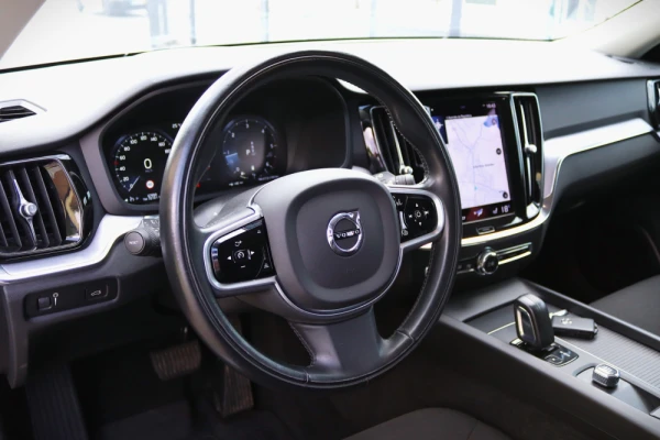 Volvo V60 B4 Momentum 15