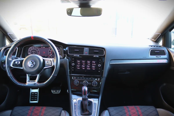 Volkswagen Golf 2.0 TSI GTi TCR DSG 4