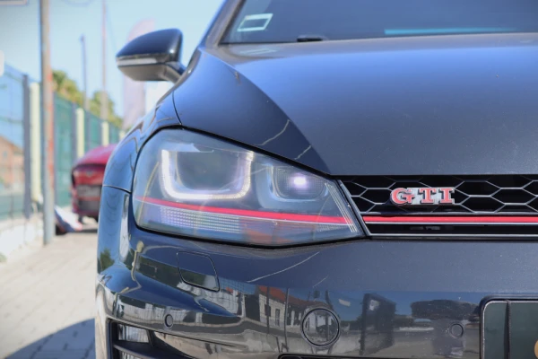 Volkswagen Golf 2.0 TSi GTi 11