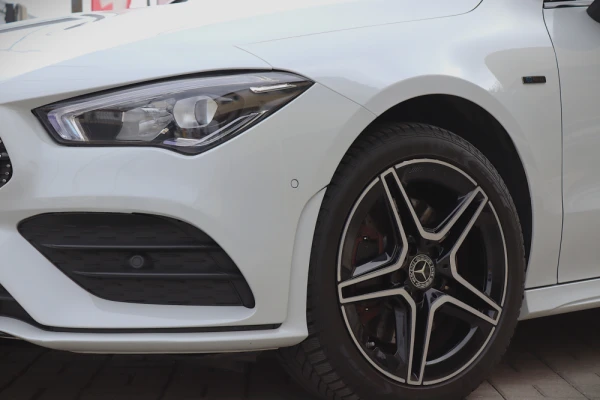 Mercedes-Benz CLA 250 e AMG Line 12