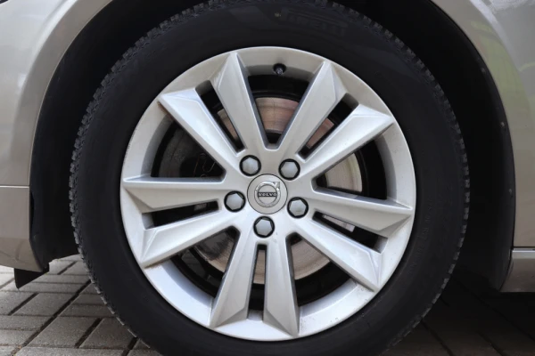 Volvo V60 B4 Momentum 11