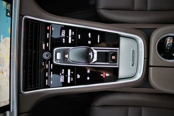 Porsche Panamera 4 E-Hybrid 21