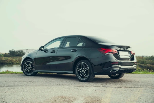 Mercedes-Benz A 250 Limousine e AMG Line 3