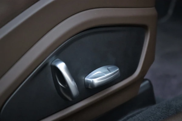 Porsche Panamera 4 E-Hybrid 18