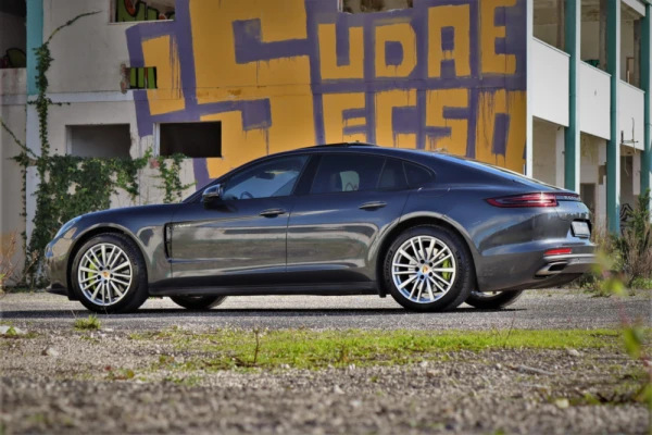Porsche Panamera 4 E-Hybrid 37
