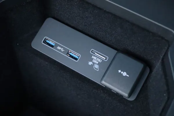 Land Rover Discovery Sport 1.5 I3 P300e AWD Dynamic SE 41