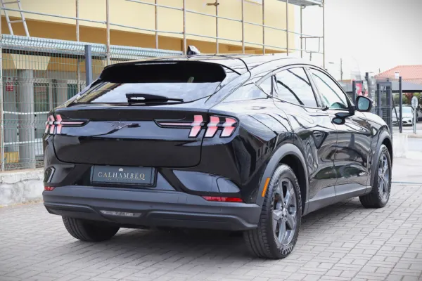 Ford Mustang Mach-E 75.7 kWh Base 3