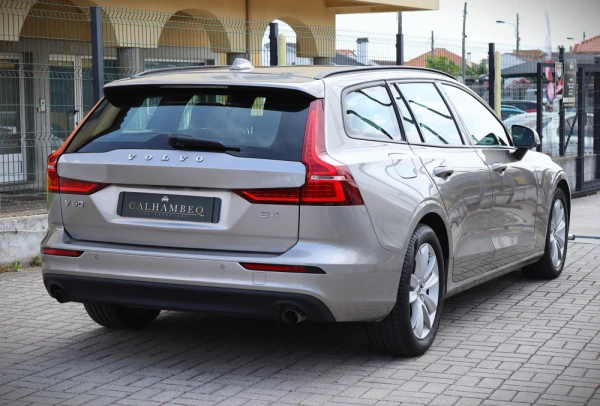 Volvo V60 B4 Momentum 3