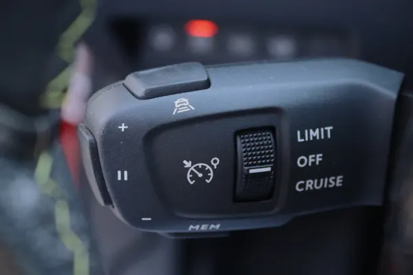 Peugeot e-2008 50 kWh GT 6