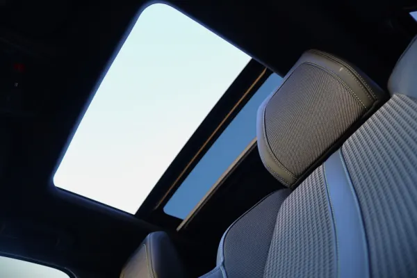 Peugeot e-2008 50 kWh GT 21