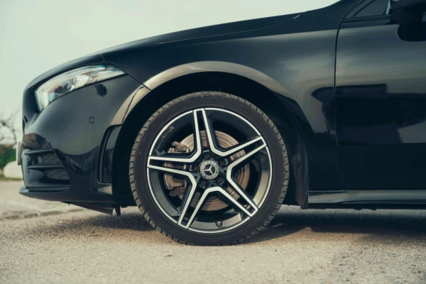 Mercedes-Benz A 250 Limousine e AMG Line 12