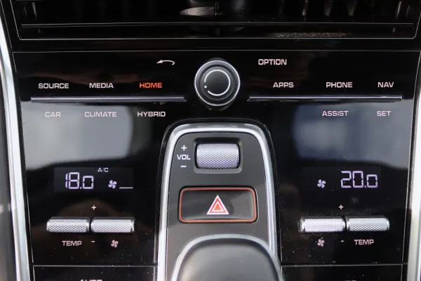 Porsche Panamera Sport Turismo 4 E-Hybrid 36