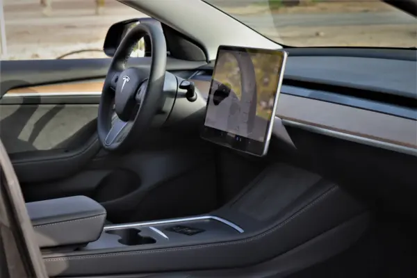 Tesla Model 3 Standard Range Plus RWD 7