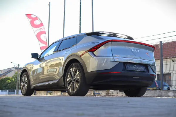 Kia EV6 84-kWh Air 11