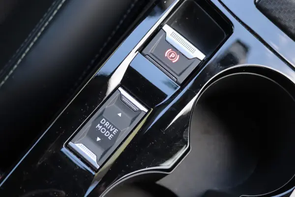 Peugeot e-2008 50 kWh GT 27