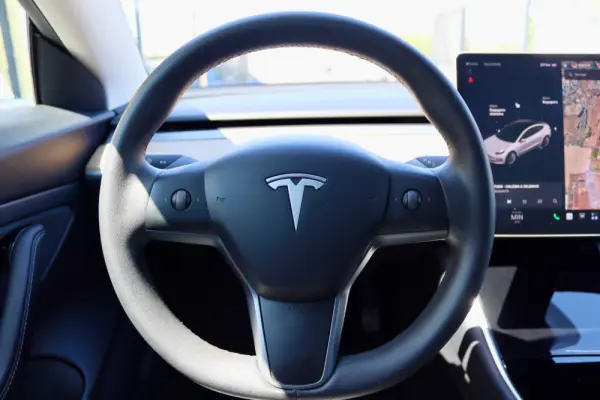 Tesla Model 3 Standard Range Plus RWD 16