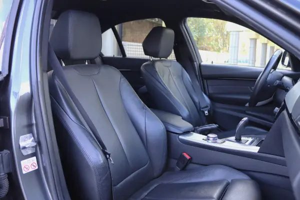 BMW 330 e iPerformance Pack M 29