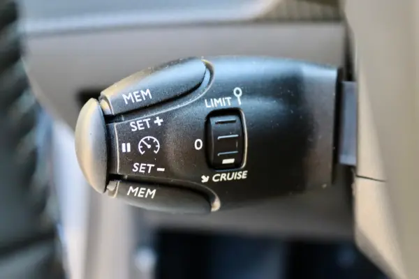 Peugeot e-208 50 kWh Allure 6