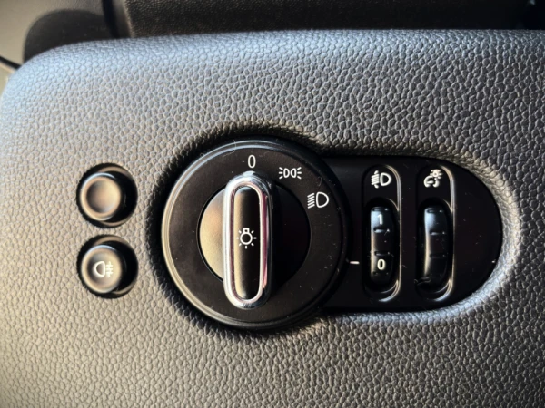 MINI 3 Portas Cooper D 8