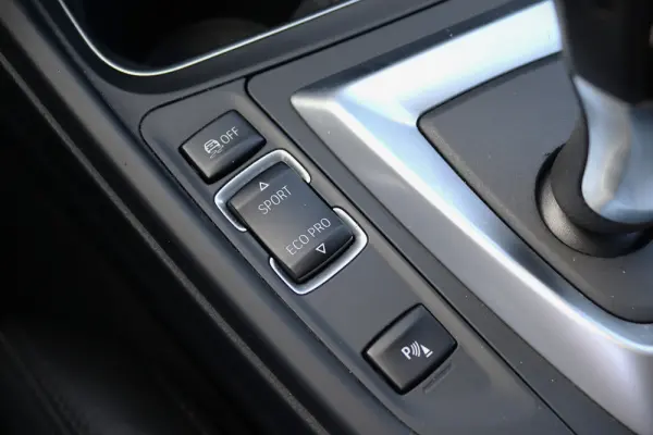 BMW 330 e iPerformance Pack M 26