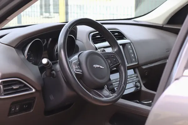 Jaguar F-Pace 20d Aut. Prestige 15