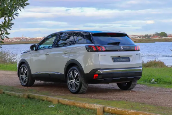 Peugeot 3008 1.6 Hybrid Allure Pack e-EAT8 32