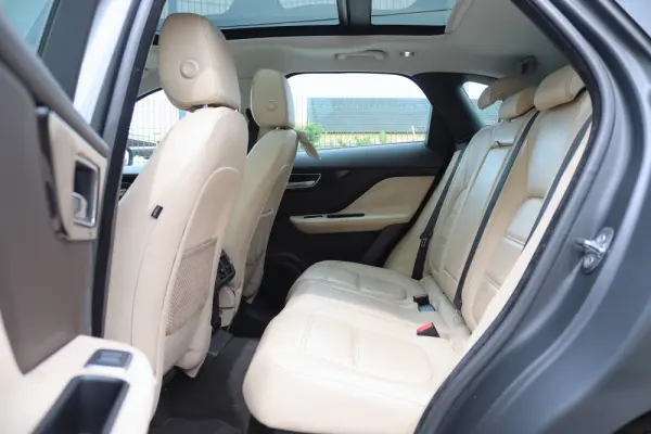 Jaguar F-Pace 20d Aut. Prestige 28