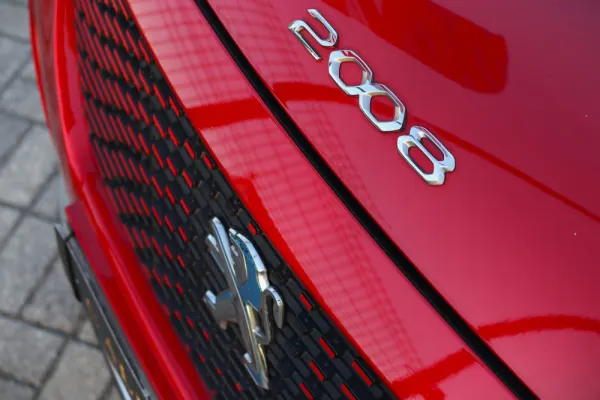 Peugeot e-2008 50 kWh GT 14