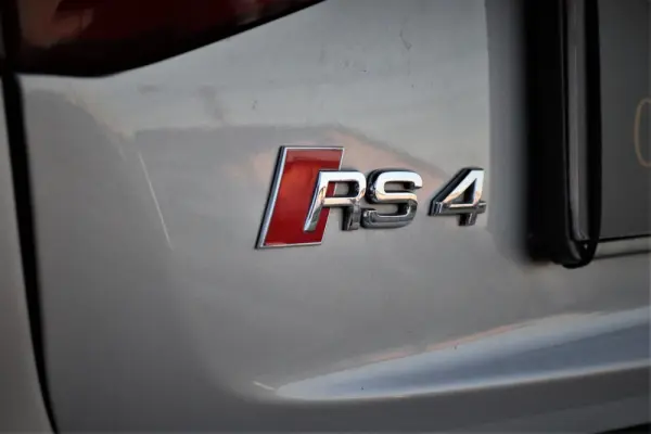 Audi RS4 Avant 4.2 FSi quattro S tronic 15