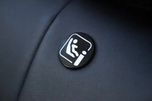 Peugeot 2008 1.5 BlueHDi Allure EAT8 24