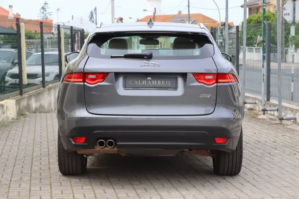 Jaguar F-Pace 20d Aut. Prestige 9