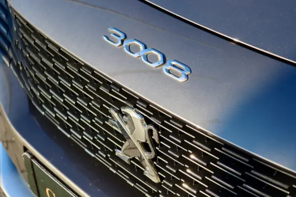 Peugeot 3008 1.6 Hybrid Allure Pack e-EAT8 12