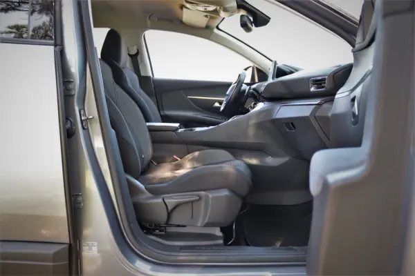 Peugeot 3008 1.5 BlueHDi Active Pack EAT8 16