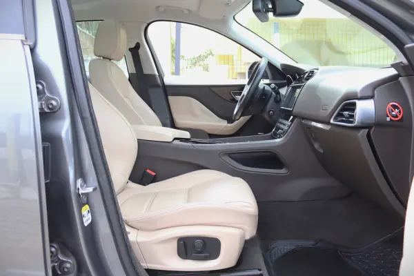 Jaguar F-Pace 20d Aut. Prestige 26