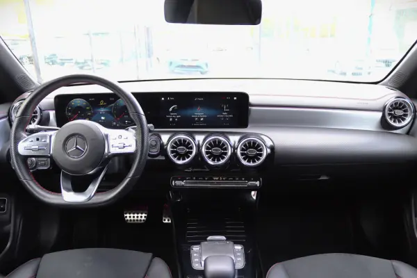 Mercedes-Benz CLA 250 e 8G-DCT AMG Line 4