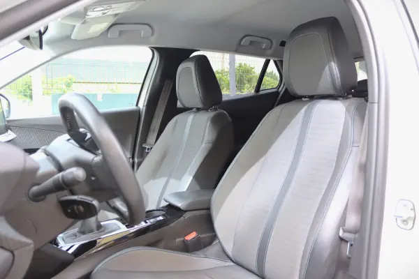 Peugeot 2008 1.2 PureTech Allure 26