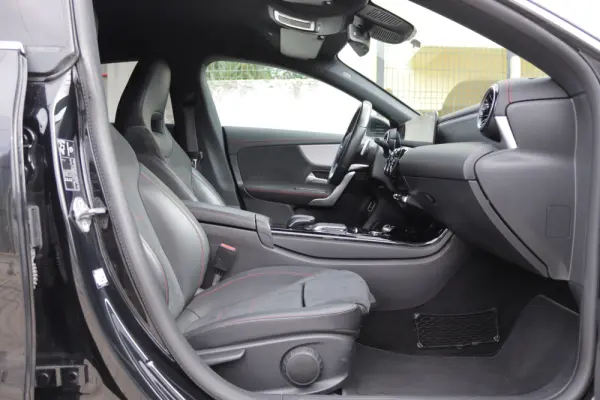 Mercedes-Benz CLA 180 d Shooting Brake AMG Line Aut. 19