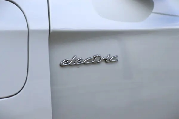 Porsche Taycan 4S 12