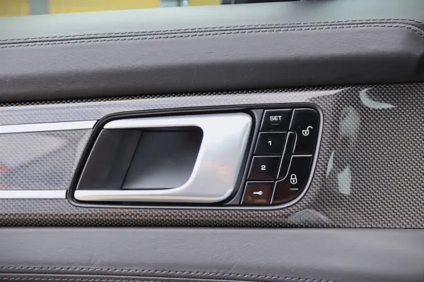 Porsche Panamera Sport Turismo 4 E-Hybrid 26