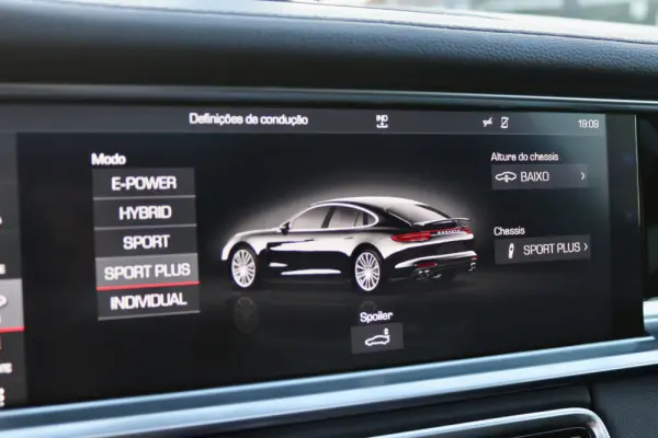 Porsche Panamera 4 E-Hybrid 28