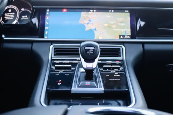 Porsche Panamera 4 E-Hybrid 31