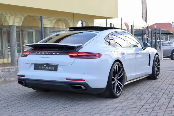 Porsche Panamera 4 E-Hybrid 3