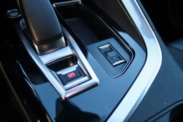 Peugeot 3008 1.6 Hybrid Allure Pack e-EAT8 16