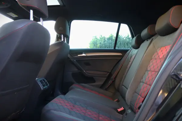 Volkswagen Golf 2.0 TSI GTi TCR DSG 27